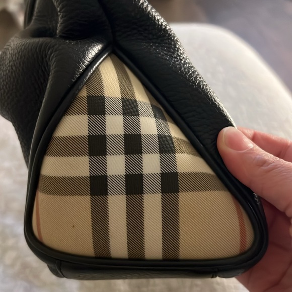 Vintage Like NEW Burberry handbag, Excellent barely used condition. Early 2000s. - Picture 6 of 12